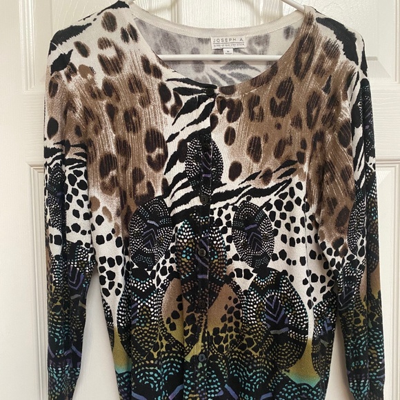 Joseph A. Print Cardigan. - Picture 1 of 5